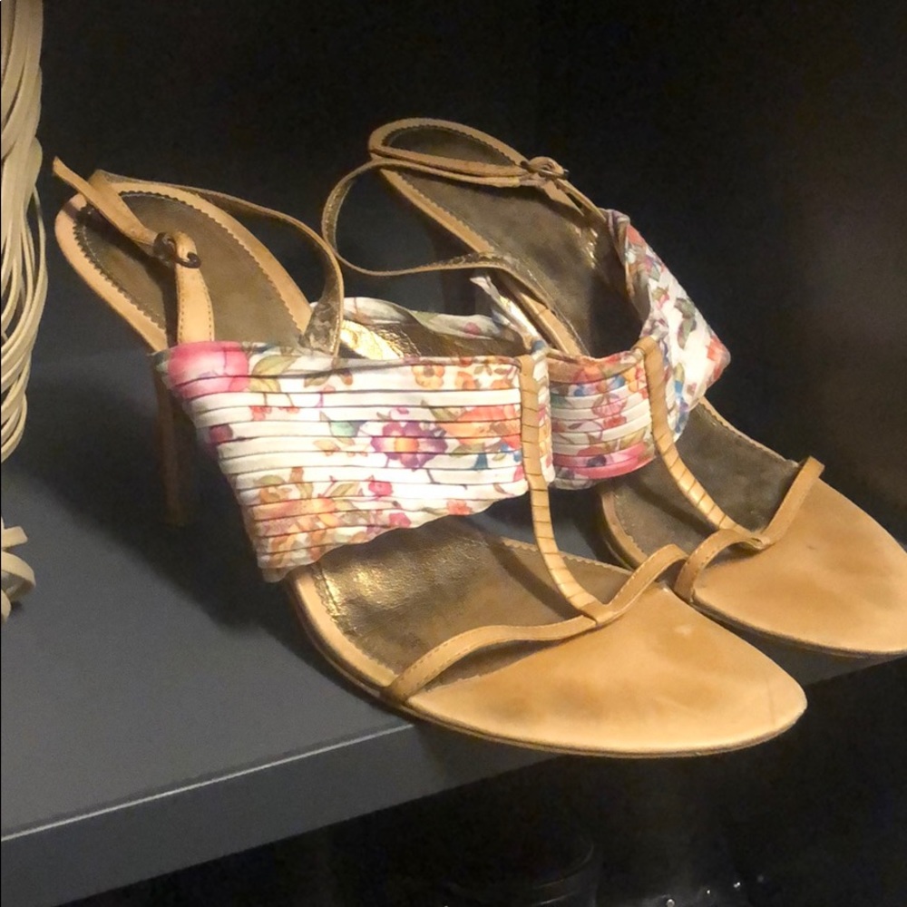 Floral print leather sandals